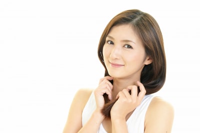 フルボ酸は頭皮の老化を防ぎ、育毛を促進します。